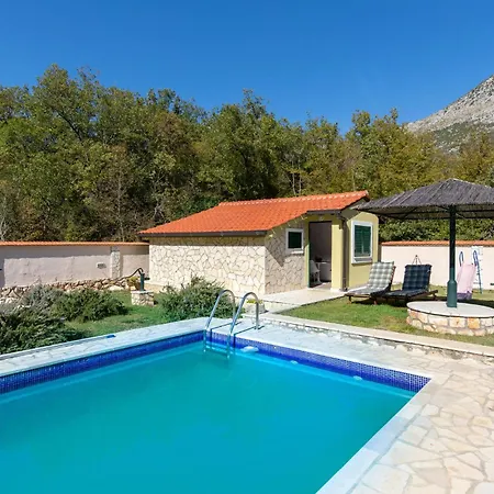 Holiday home Stunning In Desne