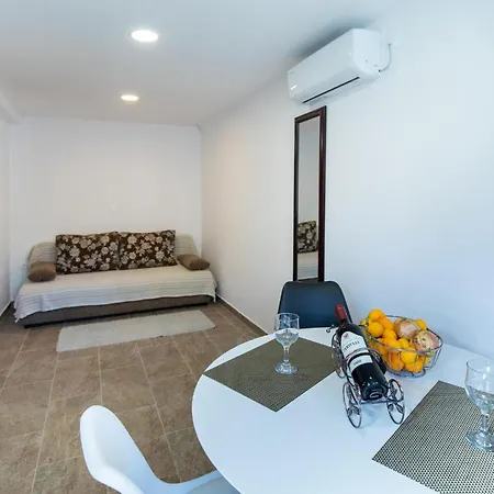 Casa vacanze Lovely In Desne With Kitchen *