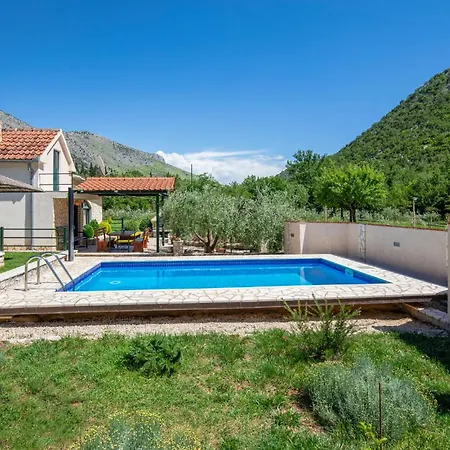 Lovely In Desne With Kitchen * Desne