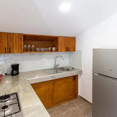 Lovely In Desne With Kitchen *