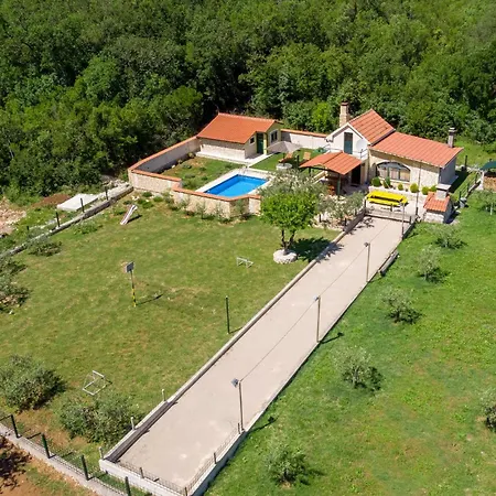 Lovely In Desne With Kitchen * Desne