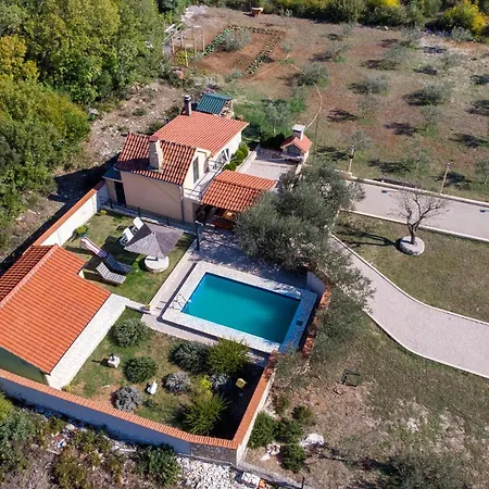 Сasa de vacaciones Lovely In Desne With Kitchen Rogotin