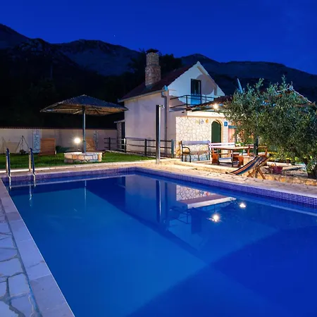 Lovely In Desne With Kitchen Casa vacanze Desne