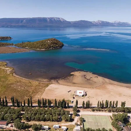 Lovely In Desne With Kitchen *