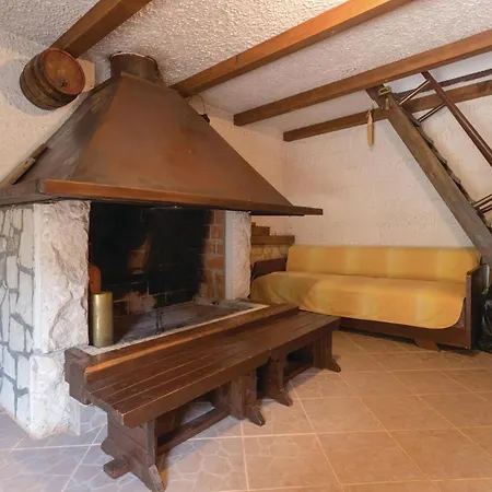 Lovely In Desne With Kitchen *