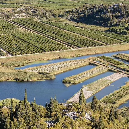 Lovely In Desne With Kitchen *